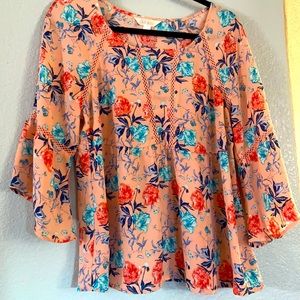 Cute shirt good condition perfect for spring or summer…. Cute designs…